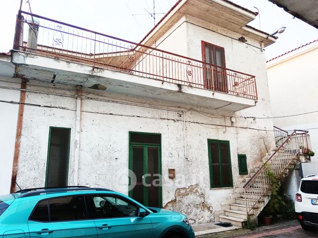 Casa indipendente in residenziale in Via San Felice 95