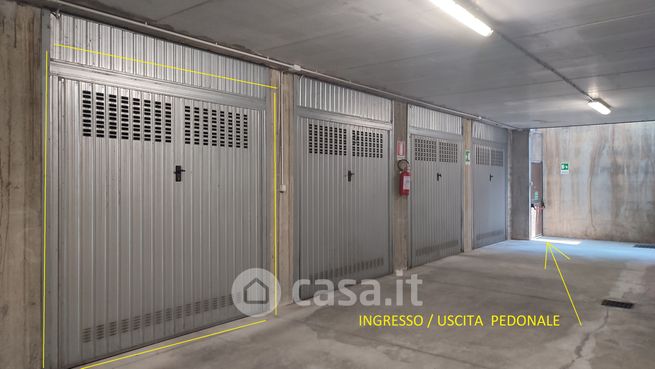 Garage/posto auto in residenziale in Via Rubens 12