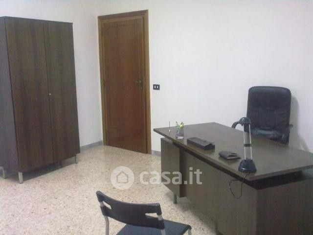 Ufficio in commerciale in 