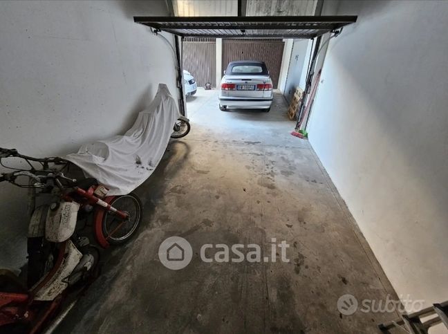 Garage/posto auto in residenziale in Via Basento