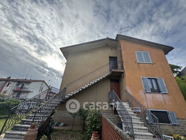 Casa bi/trifamiliare in residenziale in Via delle rose  19