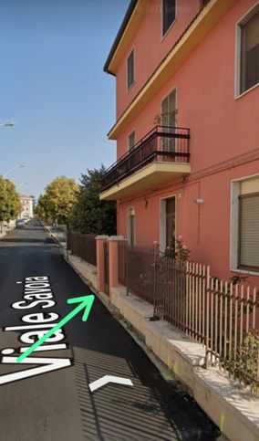 Casa indipendente in residenziale in Viale Savoia 30