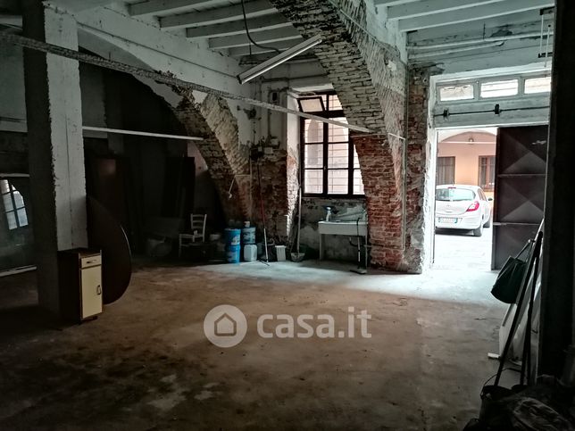 Box/posto auto in residenziale in Via Cardano