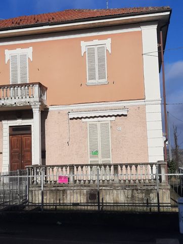 Casa bi/trifamiliare in residenziale in Via Acqui 17