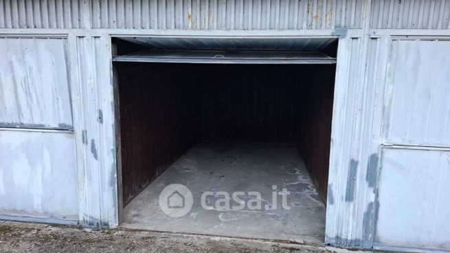 Garage/posto auto in residenziale in Via Privata Costa 1