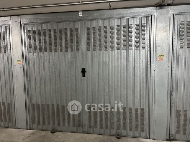 Garage/posto auto in residenziale in Viale Arrigo Boito