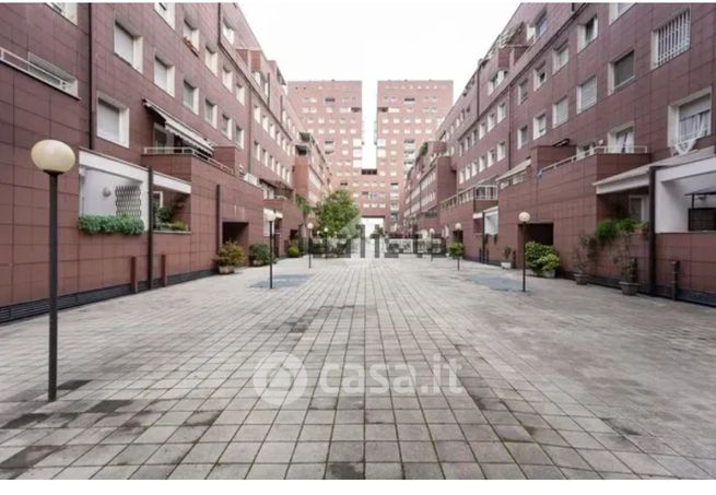 Box/posto auto in residenziale in Viale dell'Innovazione 24