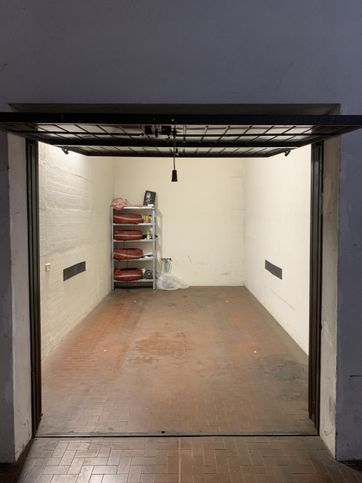 Box/posto auto in residenziale in Via Tremana 5
