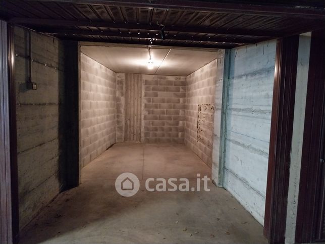 Box/posto auto in residenziale in Via Giambellino 117