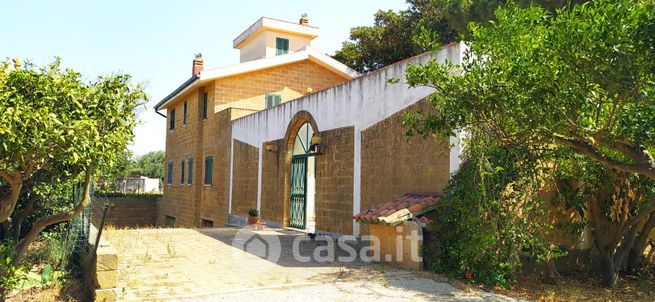 Casa indipendente in residenziale in Via Carbone