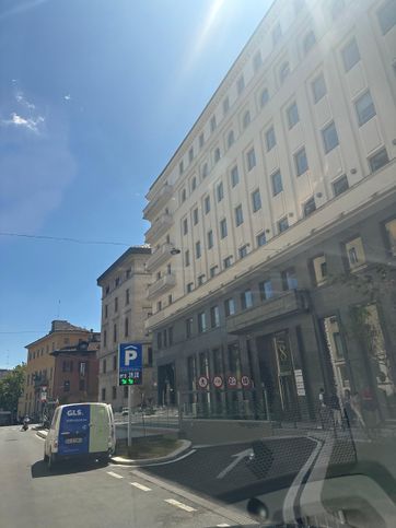 Box/posto auto in residenziale in Via Borgogna