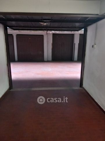 Box/posto auto in residenziale in Via Alfieri 6