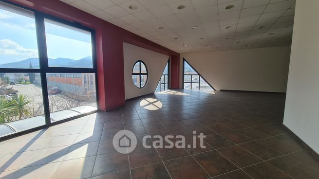 Capannone in commerciale in Zona Pip