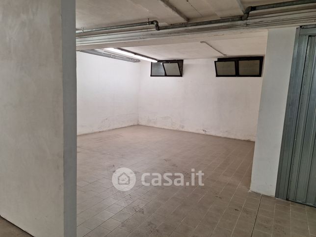 Garage/posto auto in residenziale in Via Morandi 50