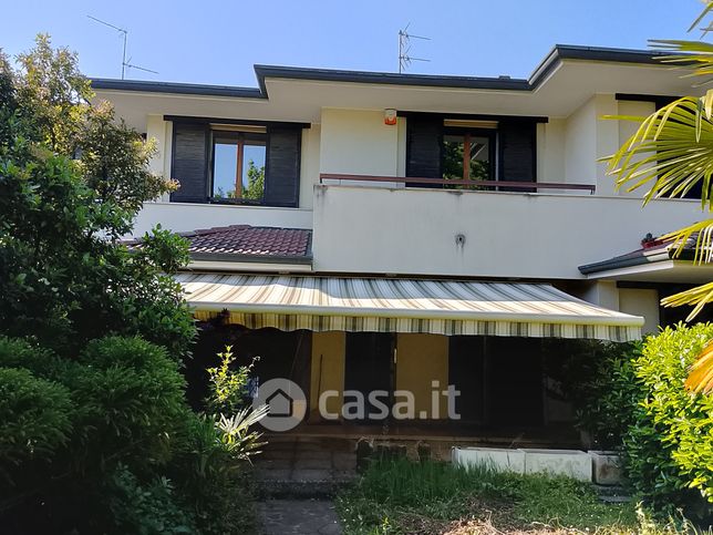 Villetta a schiera in residenziale in Via Alcide de Gasperi 13