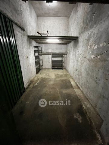 Box/posto auto in residenziale in Via G. Amati 115