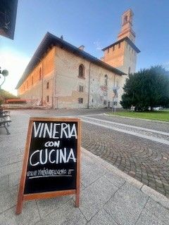 Attività/licenza (con o senza mura) in commerciale in Piazza Soncino