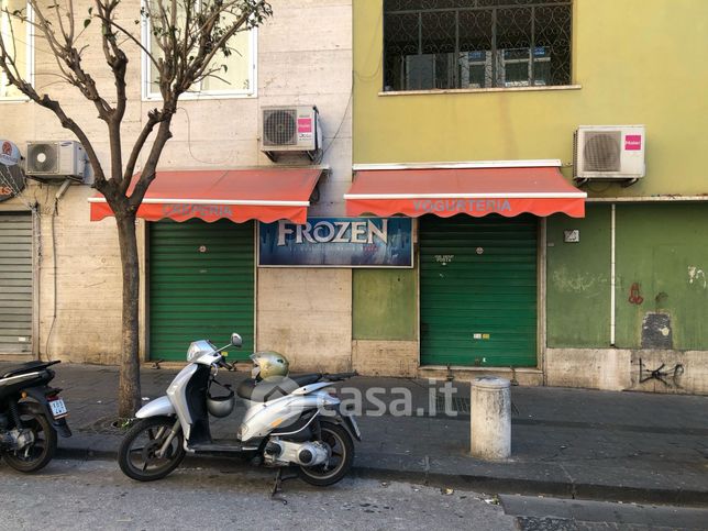 Negozio/locale commerciale in commerciale in Via Vittorio Imbriani 28
