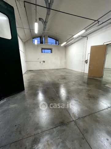 Capannone in commerciale in Via Cesanense 60