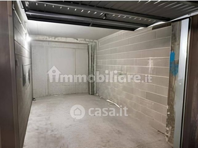 Box/posto auto in residenziale in Viale Fratelli Casiraghi 438