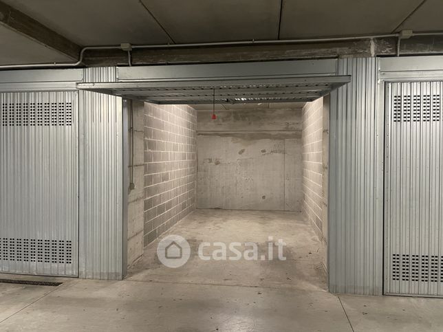 Garage/posto auto in residenziale in Via Console Flaminio