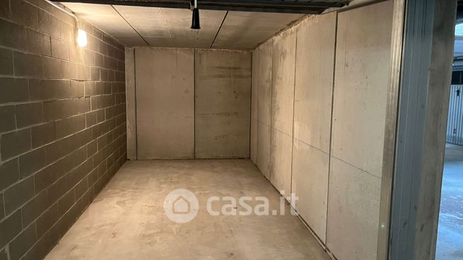 Garage/posto auto in residenziale in Via Bambini di Beslan 28