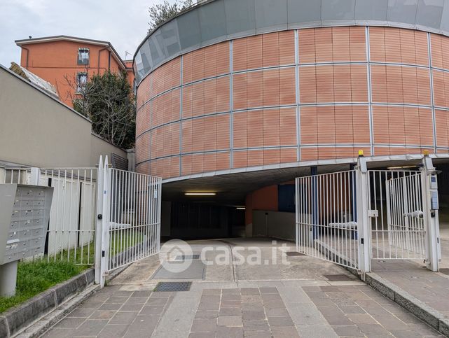 Garage/posto auto in residenziale in Viale Monza 212