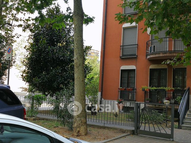 Garage/posto auto in residenziale in Viale Campania