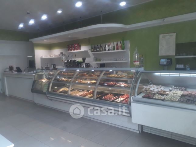 Attivitã /licenza (con o senza mura) in commerciale in Corso Europa 162