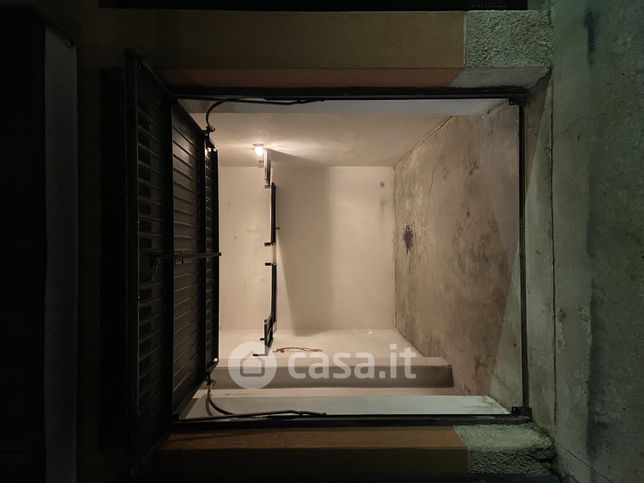 Box/posto auto in residenziale in Via Carlo Dossi 6