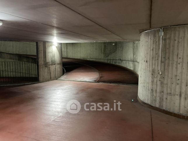 Garage/posto auto in residenziale in Via Piero della Francesca 76