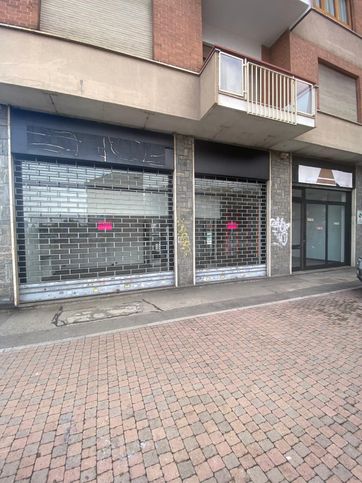 Negozio/locale commerciale in commerciale in Via Martiri della LibertÃ  12Bis