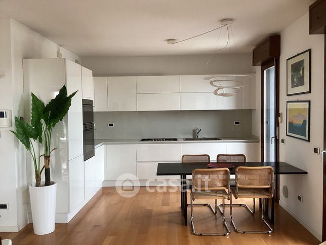 Appartamento in residenziale in Via Angelo Scarsellini 17