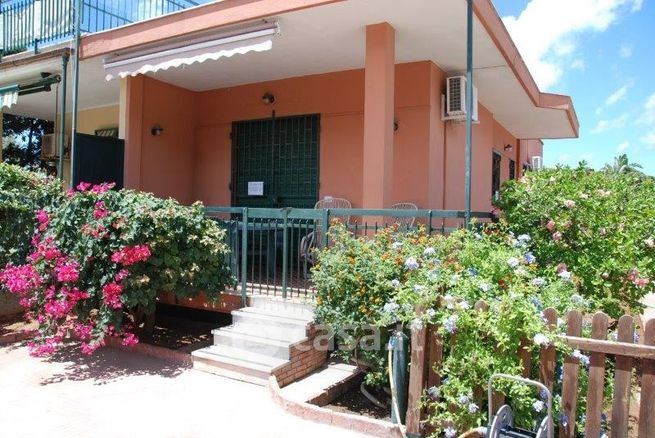 Villa in residenziale in Via Riccione 13