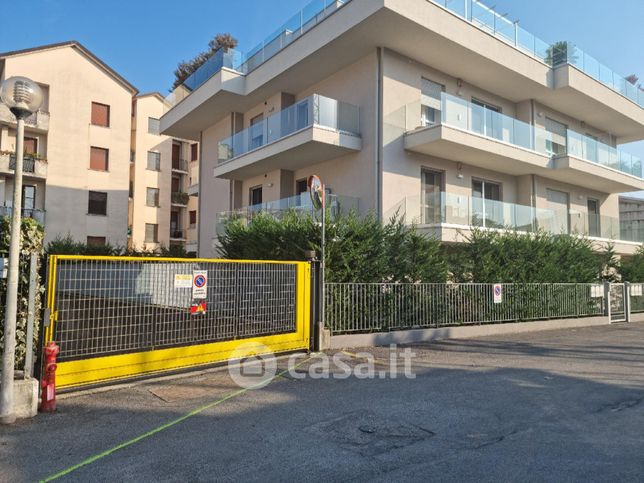 Garage/posto auto in residenziale in Via G. B. Rota 15