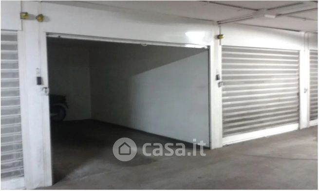 Garage/posto auto in residenziale in Via Adelaide Ristori 26