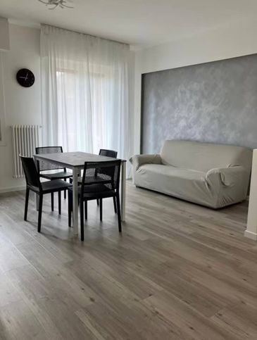 Appartamento in residenziale in Viale Carlo Troya 21