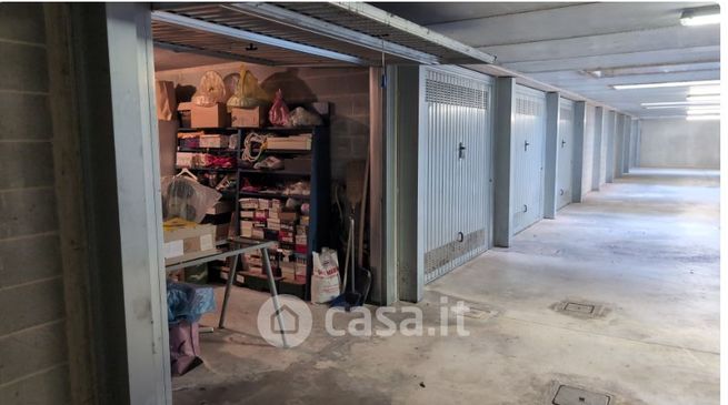 Box/posto auto in residenziale in Via E. Fermi