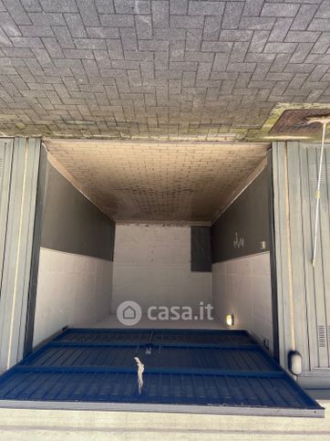 Box/posto auto in residenziale in Via degli Alpini 48