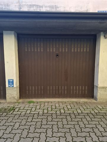 Garage/posto auto in residenziale in Via Roma 6