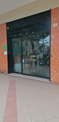 Attivitã /licenza (con o senza mura) in commerciale in Via Eugenio Curiel 34