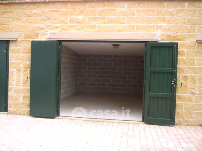 Box/posto auto in residenziale in Via Francesco Domenico Guerrazzi 46