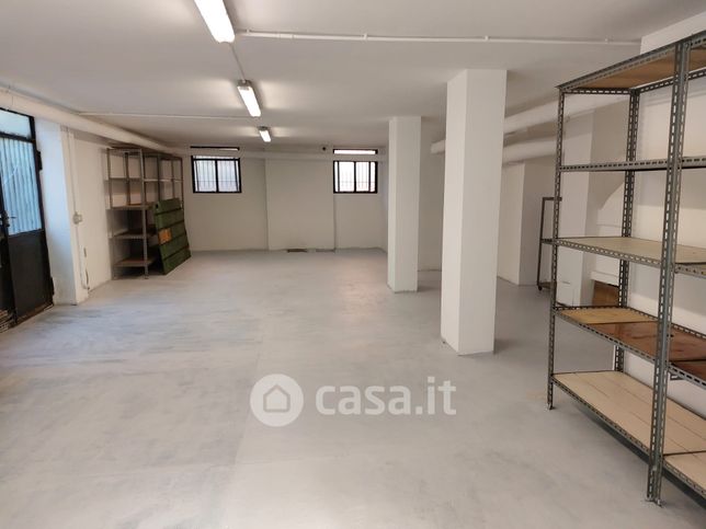 Box/posto auto in residenziale in Viale Arturo Toscanini 11