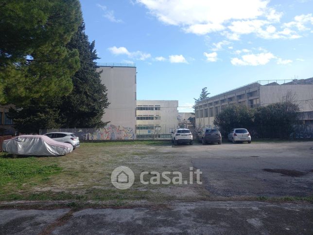 Box/posto auto in residenziale in Via Erasmo Mari 18F