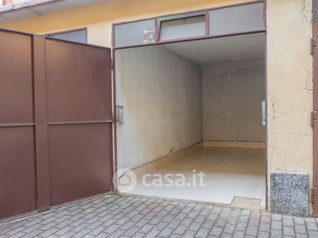Box/posto auto in residenziale in Via delle Rose 7