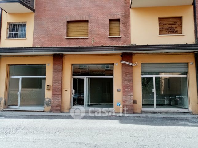 Attivitã /licenza (con o senza mura) in commerciale in Via di Ravone 1