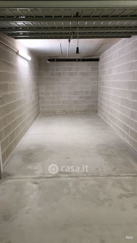 Box/posto auto in residenziale in Via Giacomo Antonini 34