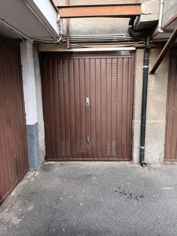 Garage/posto auto in residenziale in Strada Genova 130