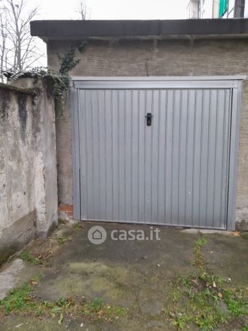 Box/posto auto in residenziale in Via Pietro Cossa 115