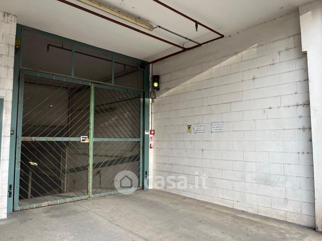 Box/posto auto in residenziale in Via Angelo Tavanti 4a/r